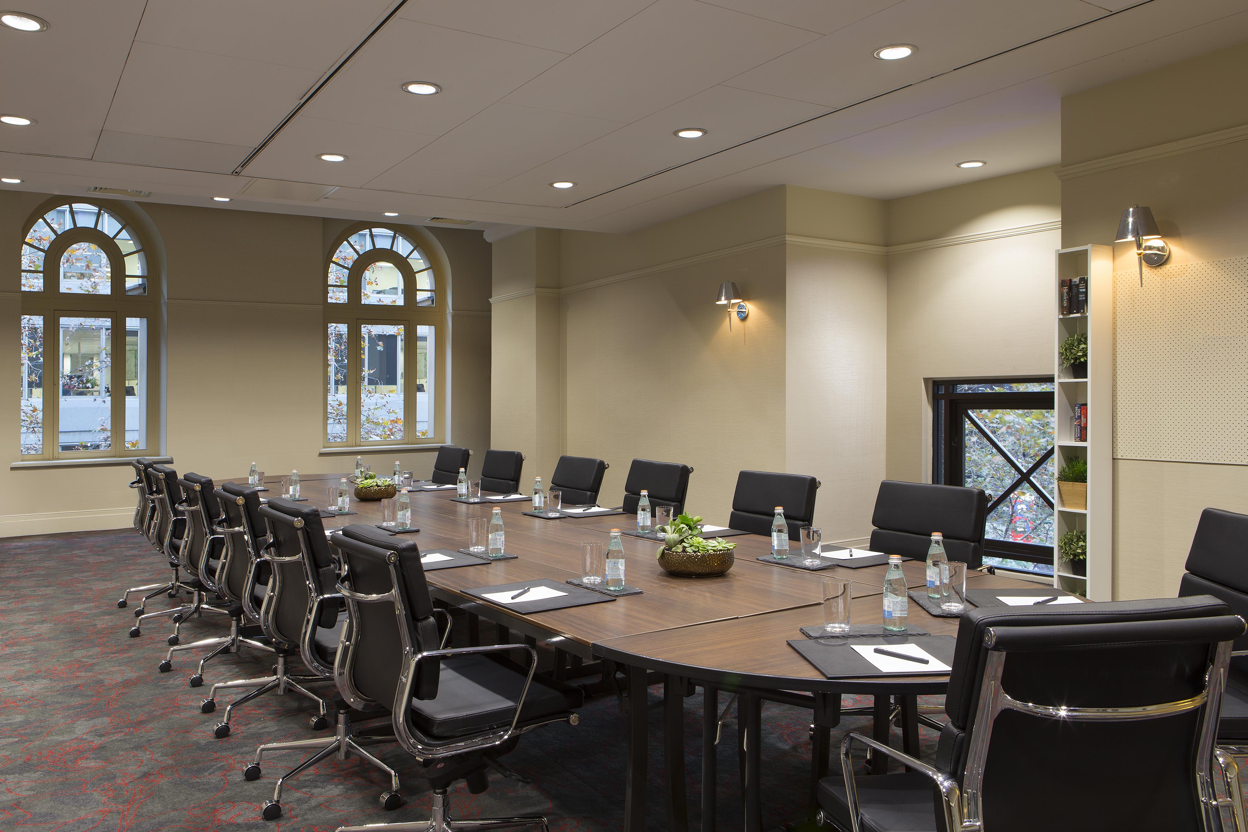 Sydney Harbour Marriott Hotel At Circular Quay Exterior foto The Boardroom