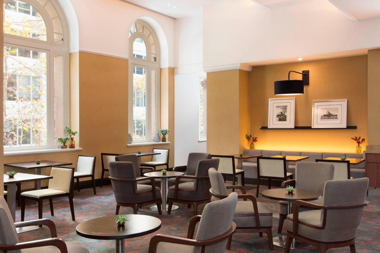 Sydney Harbour Marriott Hotel At Circular Quay Exterior foto The Library at The Fullerton Hotel