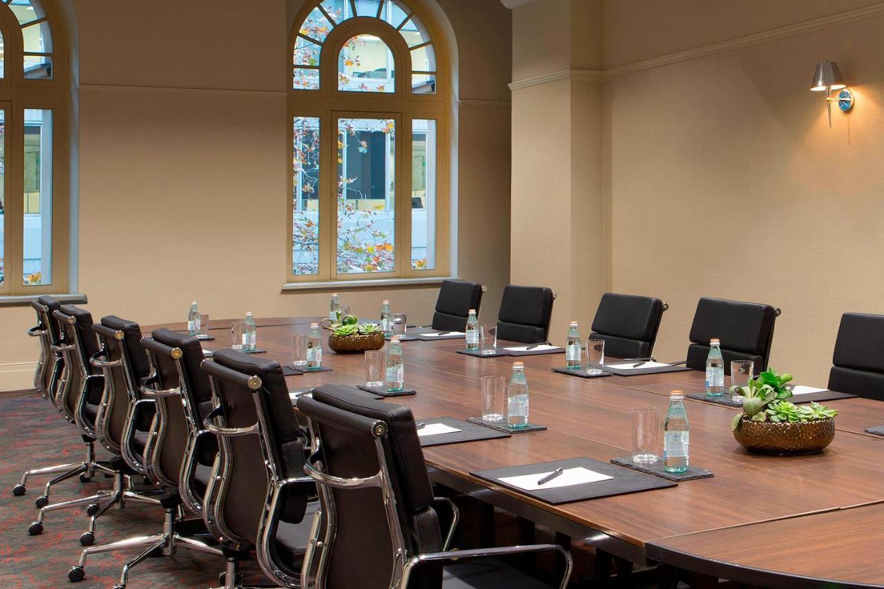 Sydney Harbour Marriott Hotel At Circular Quay Exterior foto The Boardroom at the Old Museum Building