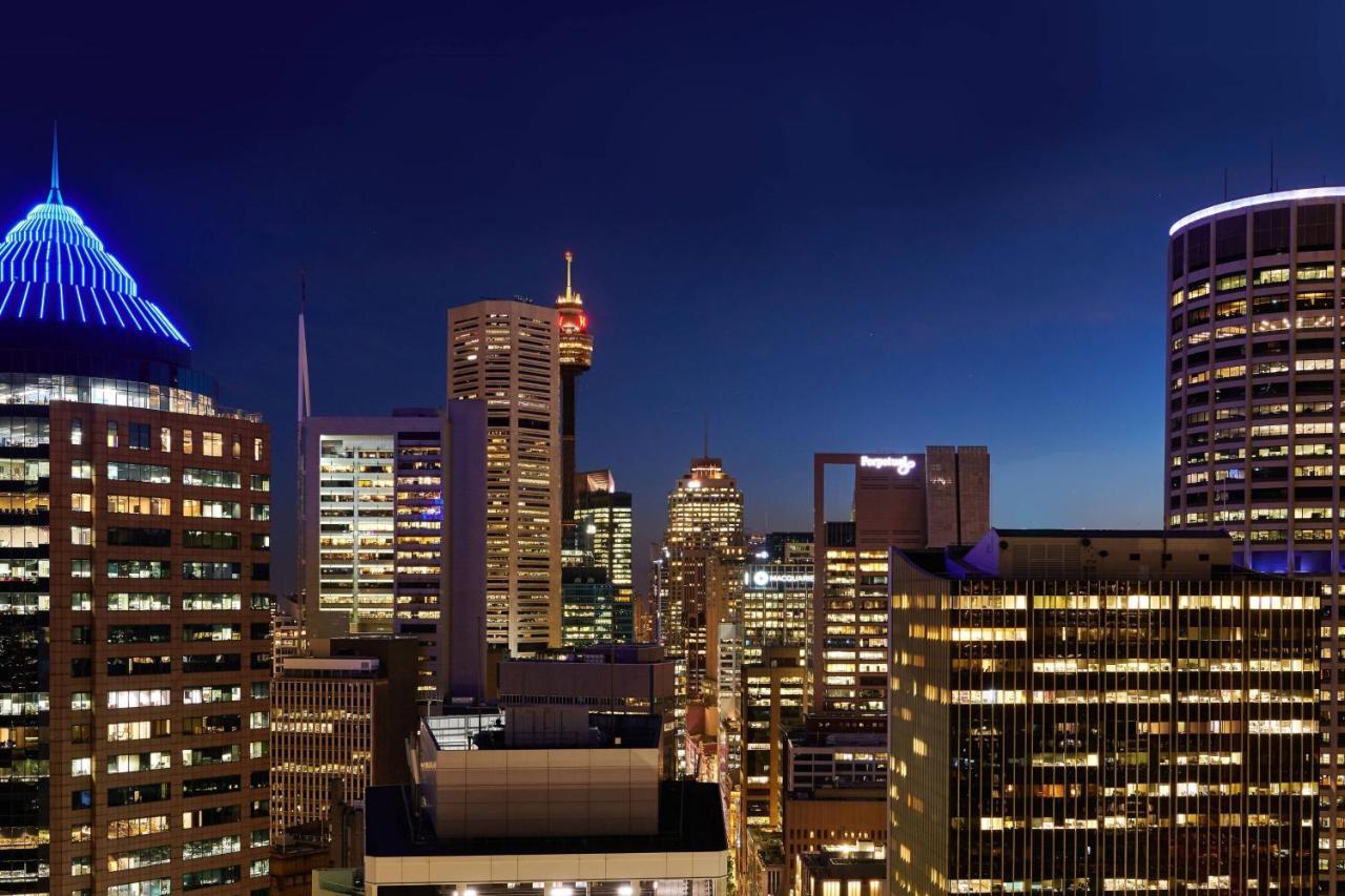 Sydney Harbour Marriott Hotel At Circular Quay Exterior foto Phoenix skyline at night