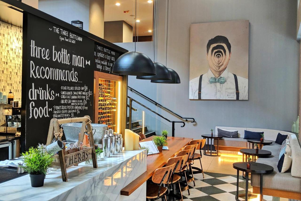 Sydney Harbour Marriott Hotel At Circular Quay Exterior foto The interior of Three Little Pigs