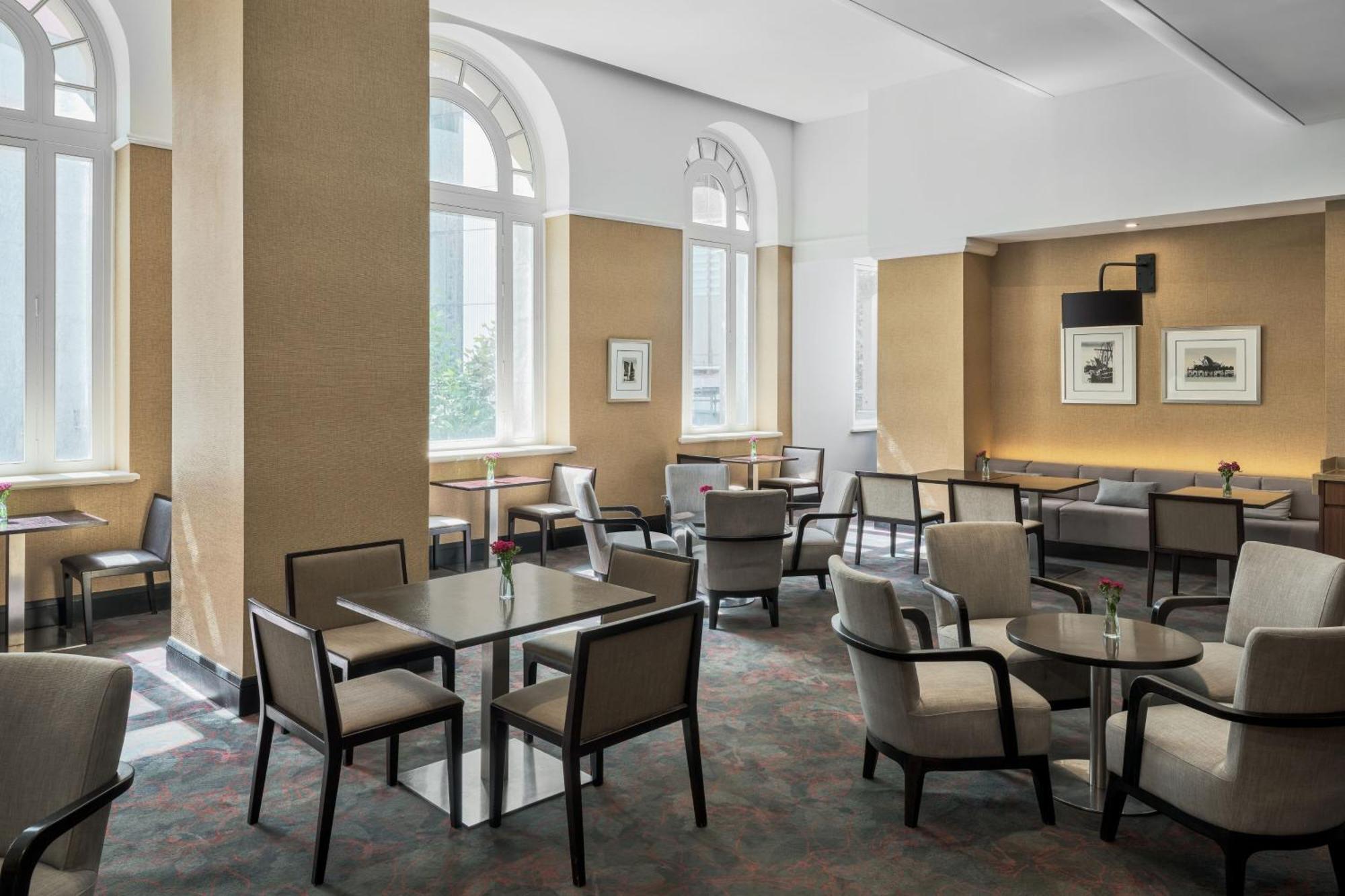 Sydney Harbour Marriott Hotel At Circular Quay Exterior foto The Club lounge at Hong Kong International Airport